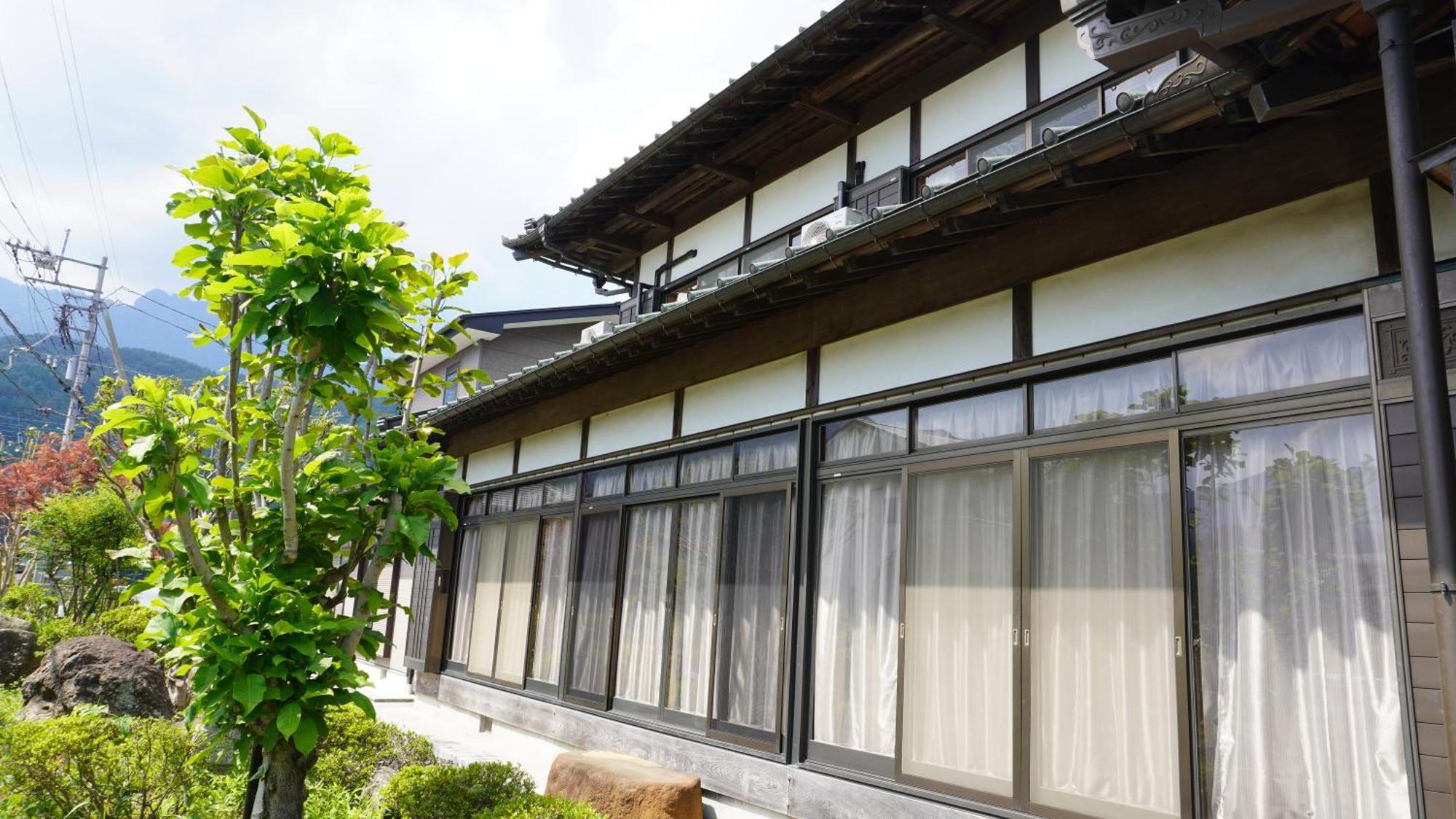 富士山を眺められる宿 ゲストハウス花水木 Nishikatsura Exteriör bild