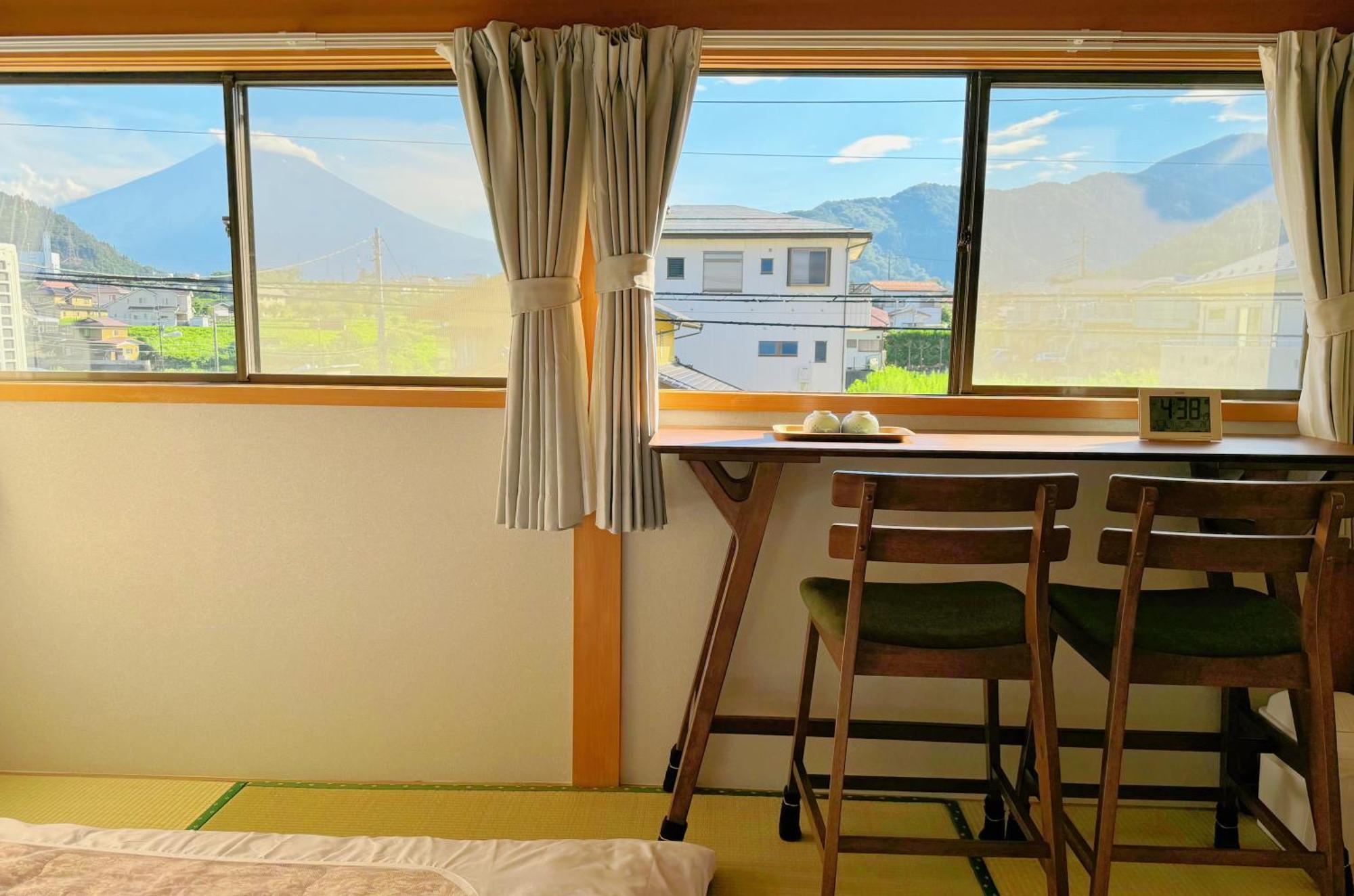 富士山を眺められる宿 ゲストハウス花水木 Nishikatsura Exteriör bild