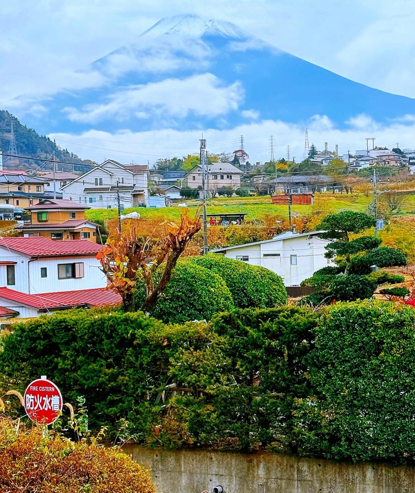 富士山を眺められる宿 ゲストハウス花水木 Nishikatsura Exteriör bild